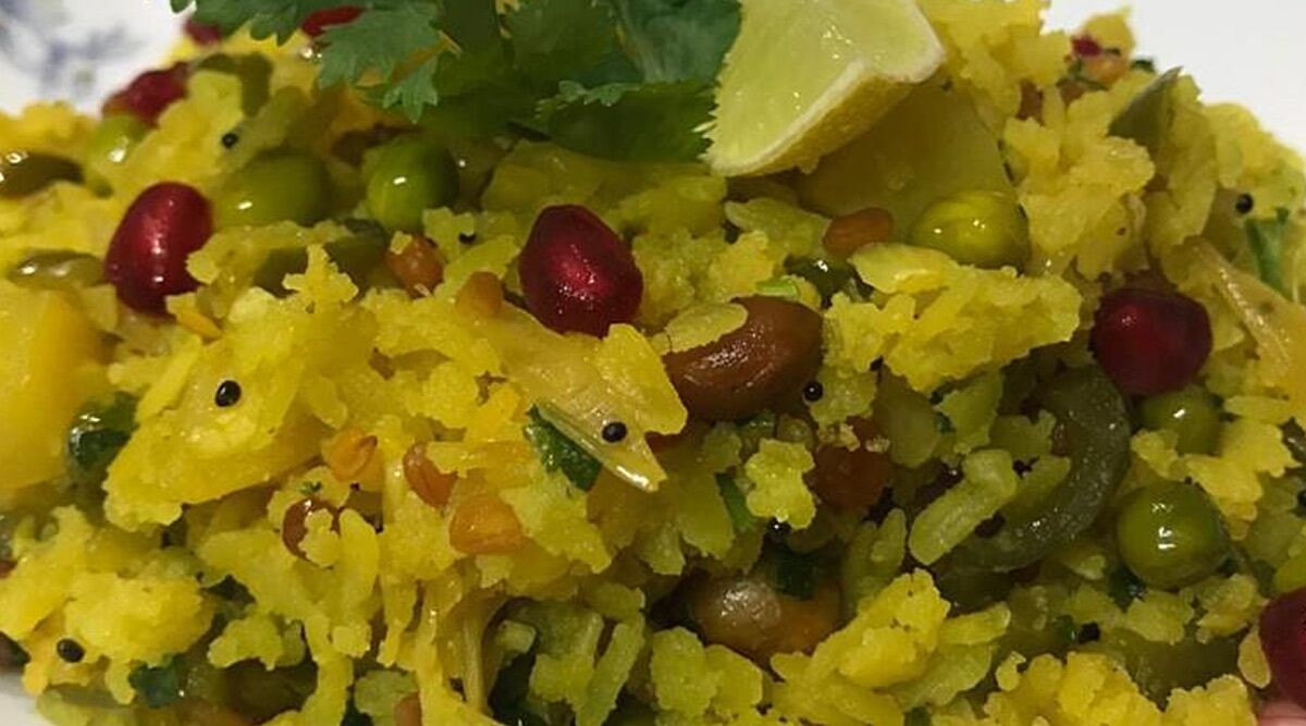 Poha For Healthy Breakfast; Here’s Why Should Eat This Indian Dish As Your Morning Meal For Good Health (Watch Recipe Video)