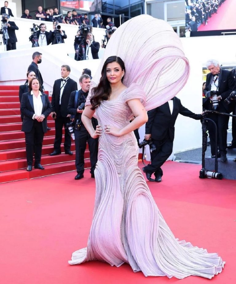 Aishwarya Rai's Cannes 2022 Photos Gets All The Attention