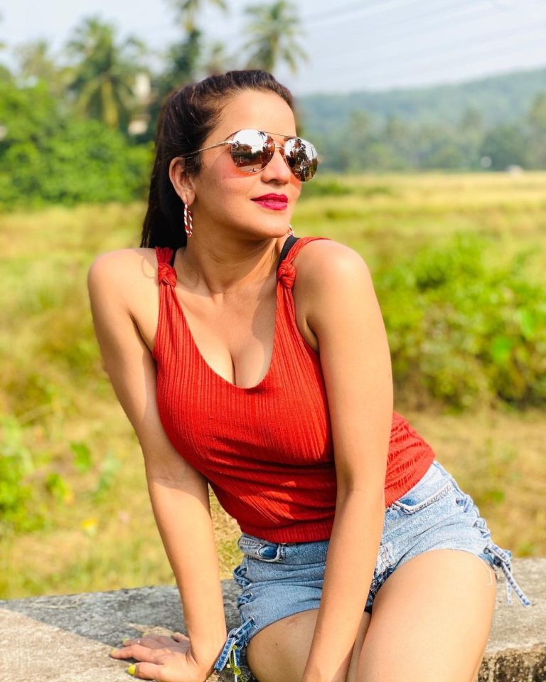 Monalisa Hot Sexy And Bikini Photos Of Bhojpuri Actress Antara Biswas